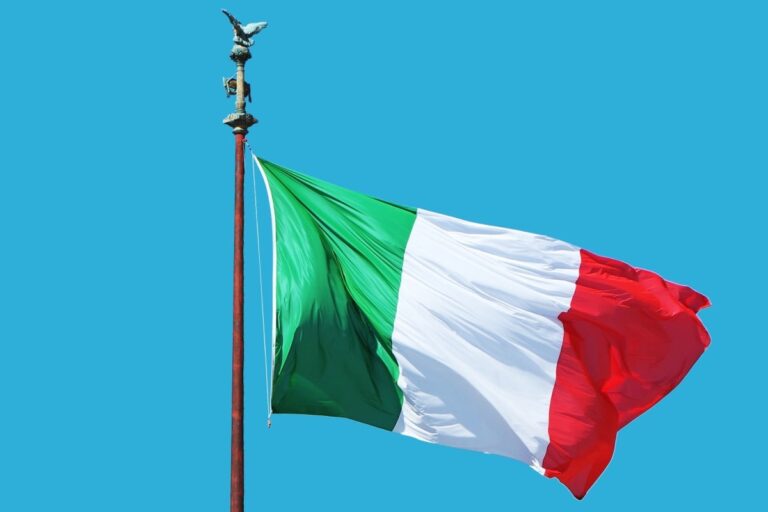 Perché la bandiera italiana è verde bianca e rossa?