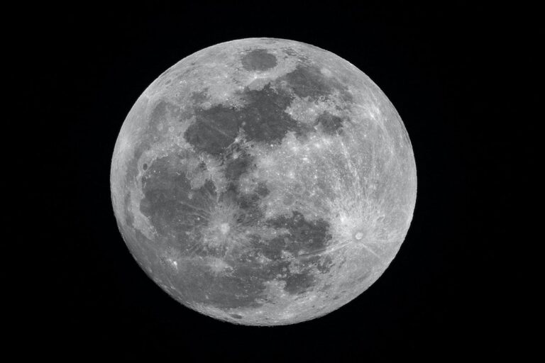 Perché la Luna a volte sembra più grande?